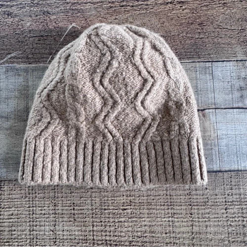 Banana Republic Soft Knit Beanie Cotton Cahsmere Blend Infant SIze 0-12 Months